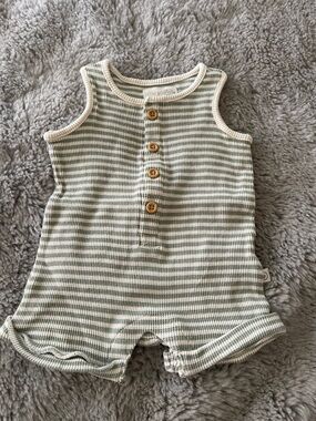 🌈 Little Planet Carter’s Organic Cotton romper Striped Shorts Sz 3M